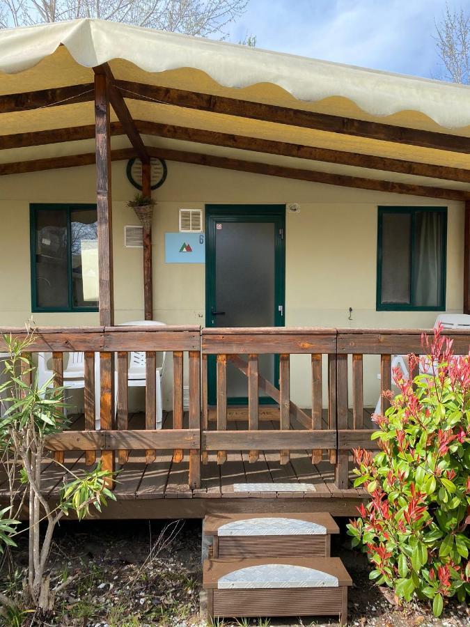 Comfortabele Familie Chalets Met Veranda Incl Airco Dichtbij Zee! Viareggio Exterior photo