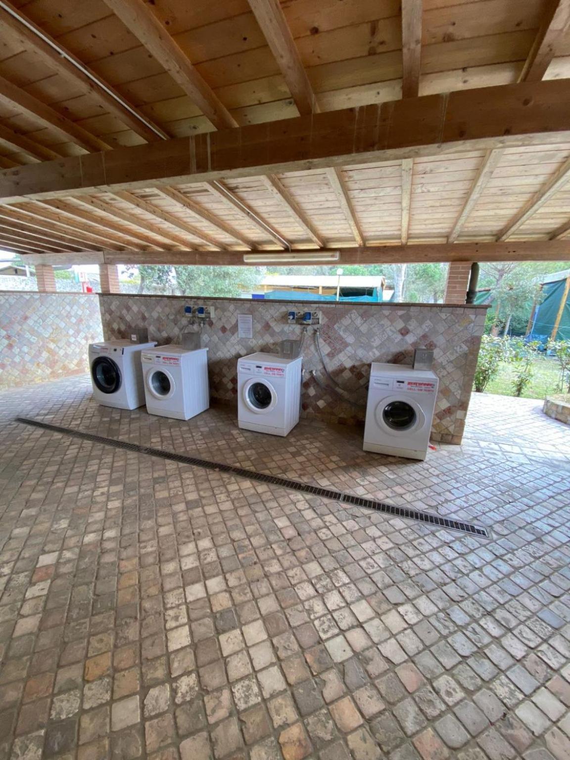 Comfortabele Familie Chalets Met Veranda Incl Airco Dichtbij Zee! Viareggio Exterior photo