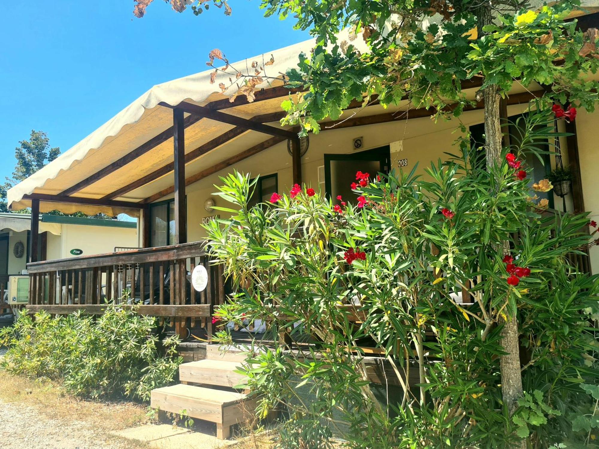 Comfortabele Familie Chalets Met Veranda Incl Airco Dichtbij Zee! Viareggio Exterior photo